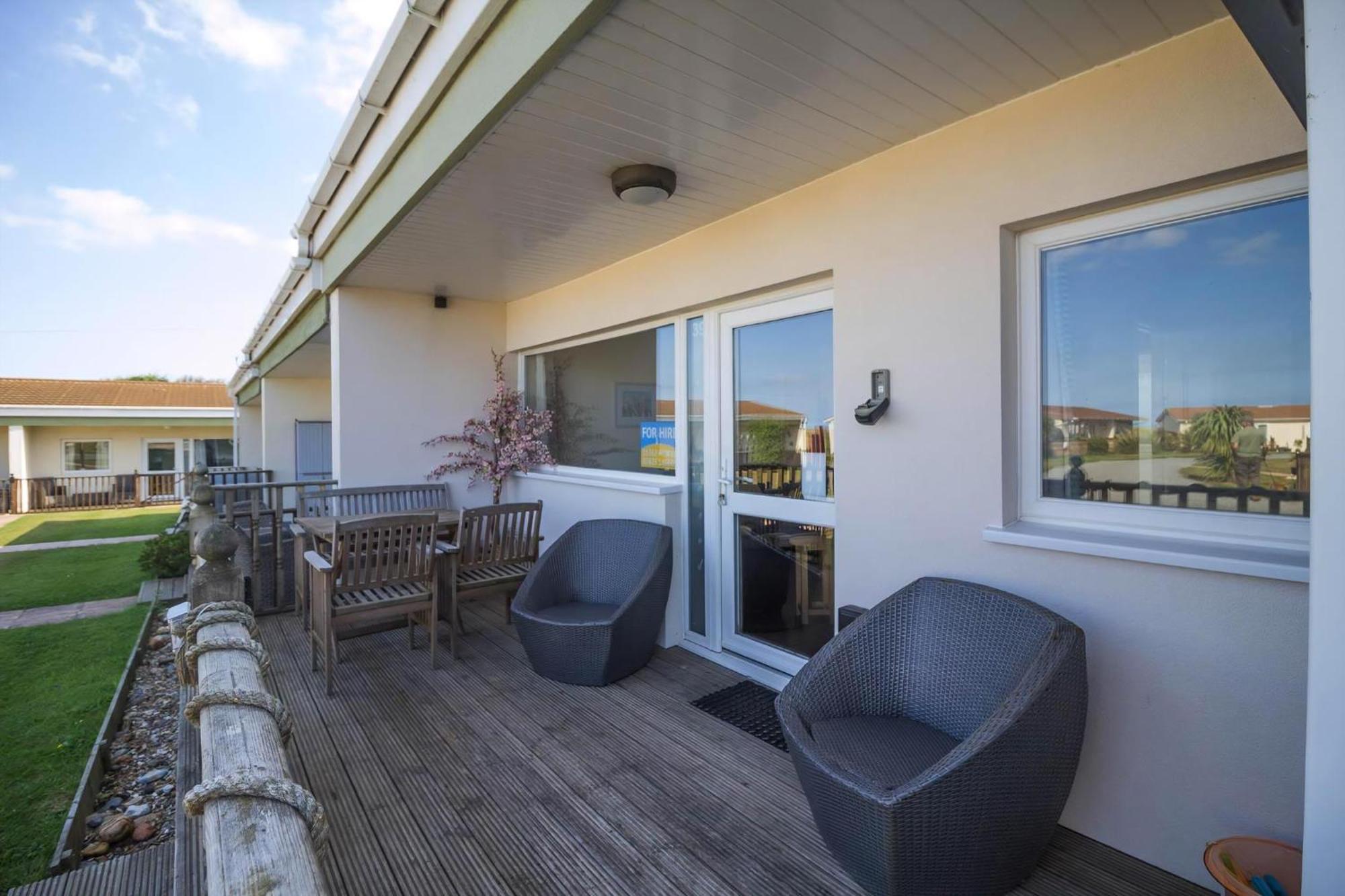 Chalet For Hire At Rainbows End Near A Beautiful Norfolk Beach Ref 31039R Bacton  Exterior photo