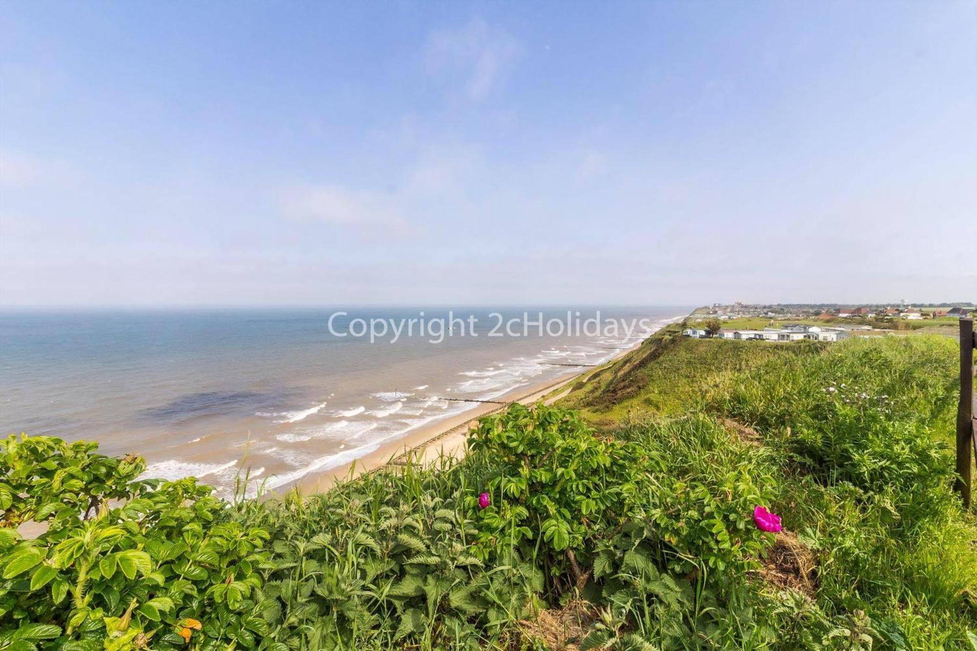 Chalet For Hire At Rainbows End Near A Beautiful Norfolk Beach Ref 31039R Bacton  Exterior photo