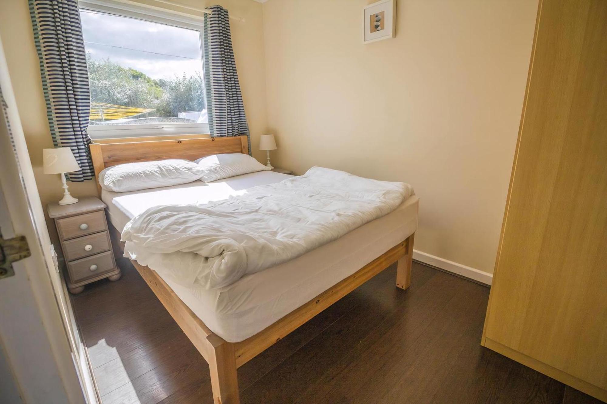 Chalet For Hire At Rainbows End Near A Beautiful Norfolk Beach Ref 31039R Bacton  Exterior photo